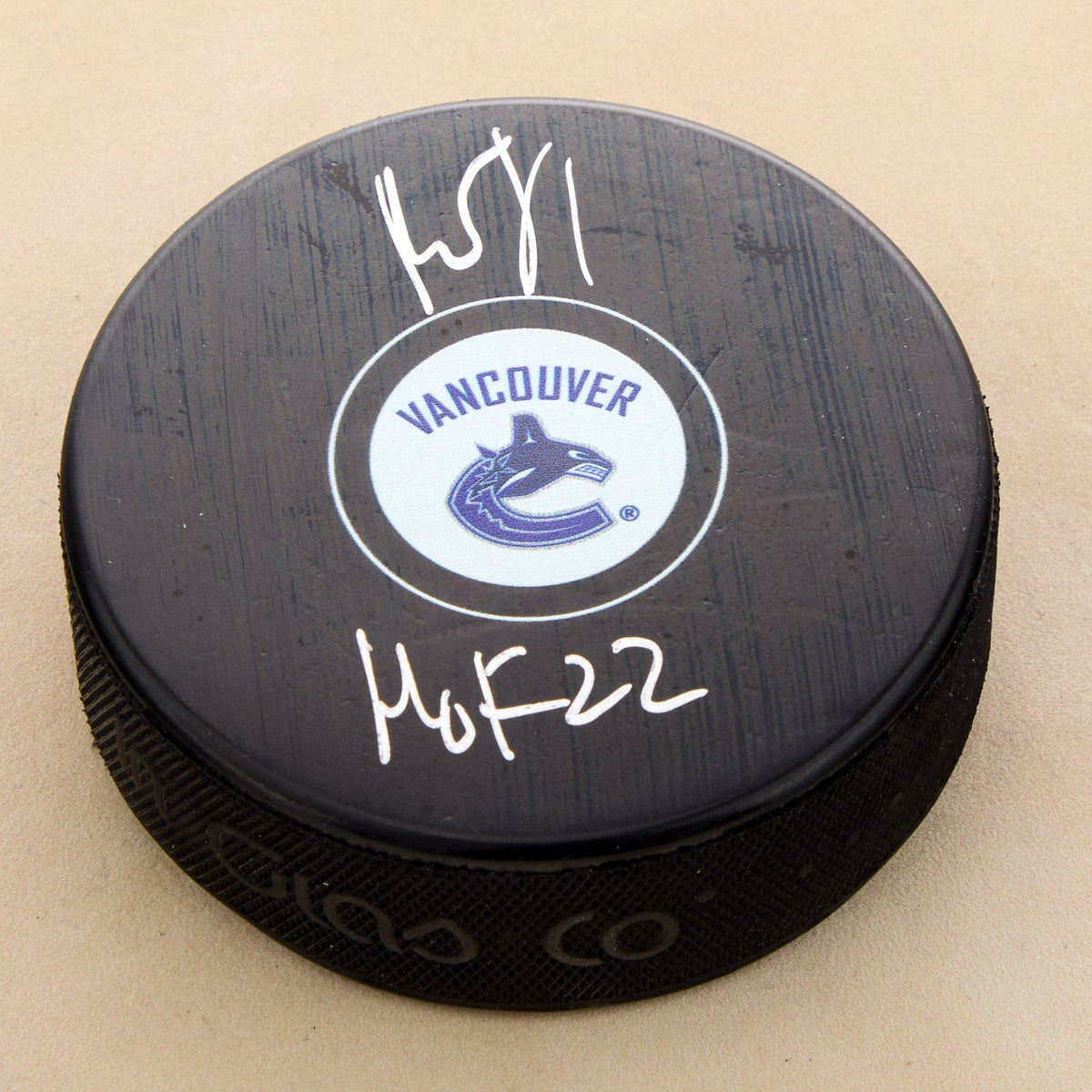 Roberto Luongo Autographed Vancouver Canucks Retro Logo Puck with HOF Note product image 1, provided for visual reference