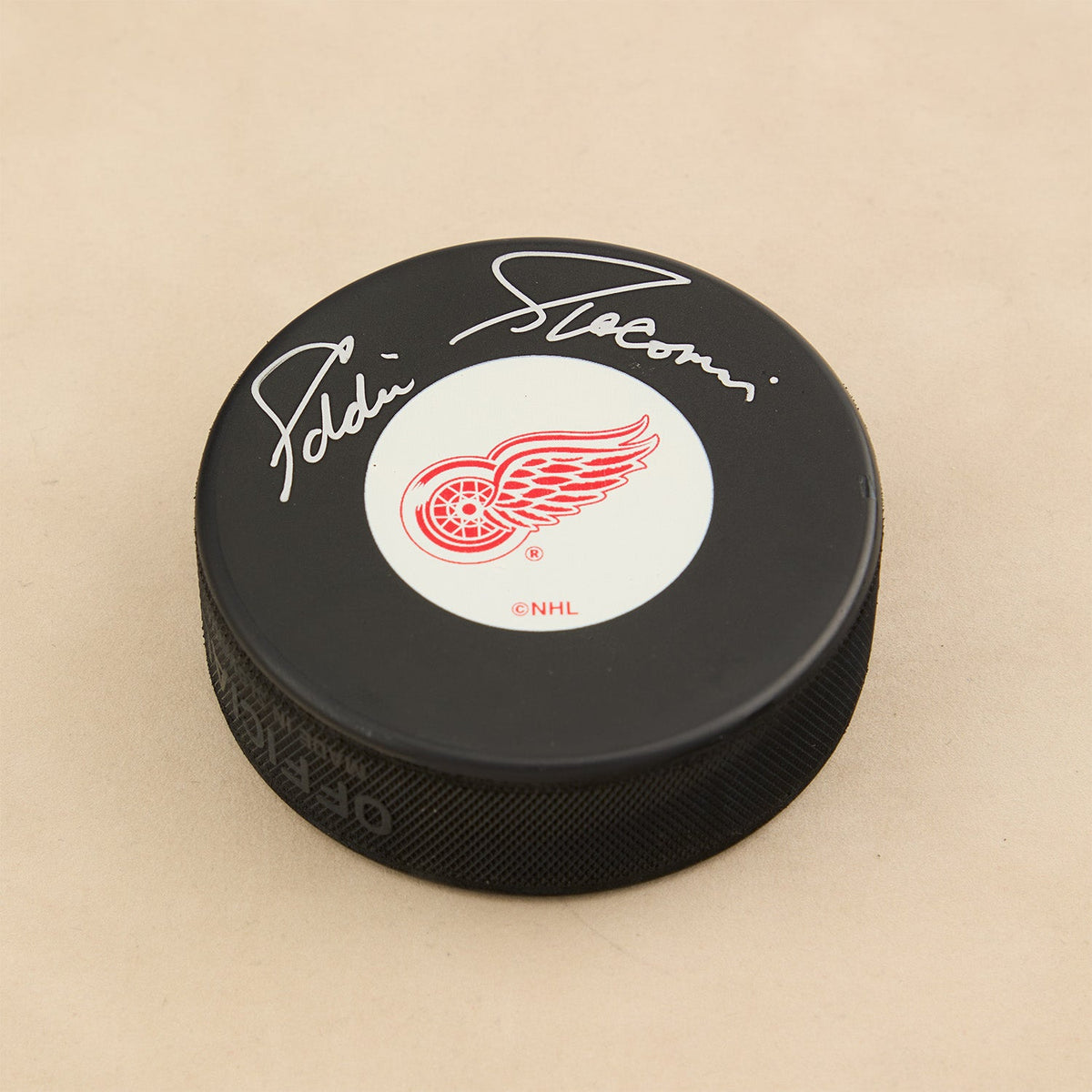 Eddie Giacomin Autographed Detroit Red Wings Hockey Puck product image 1, provided for visual reference and product detail