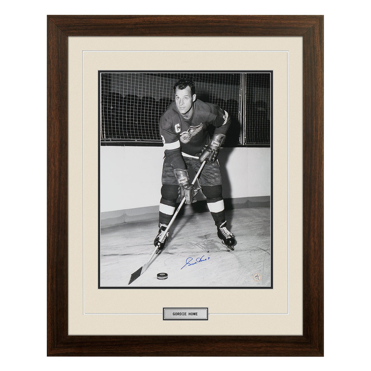 Gordie Howe Signed Detroit Red Wings Captain 26x32 Frame product image 1, provided for visual reference and product detail