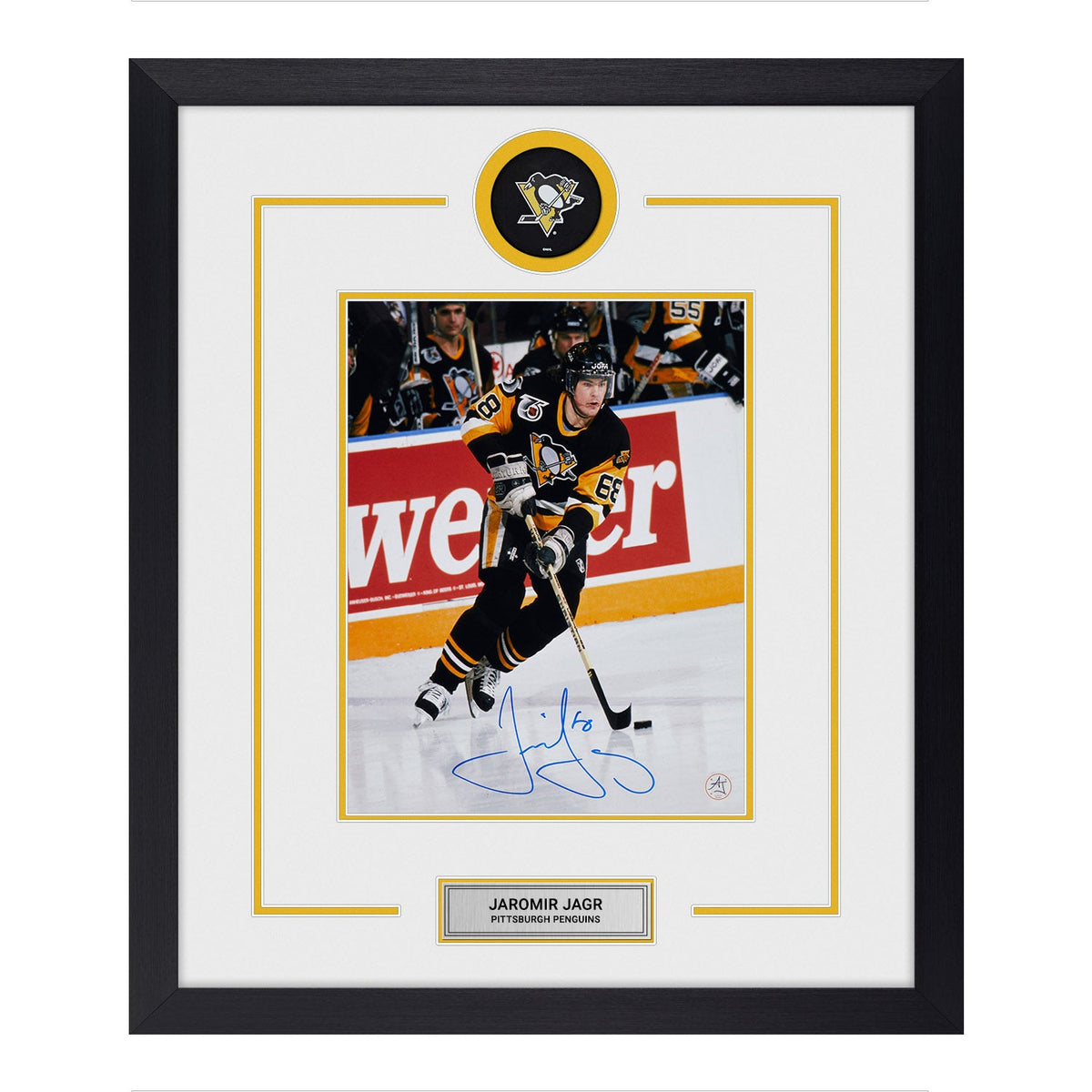 Jaromir Jagr Autographed Pittsburgh Penguins Puck Logo 23x27 Frame product image 1, provided for visual reference and