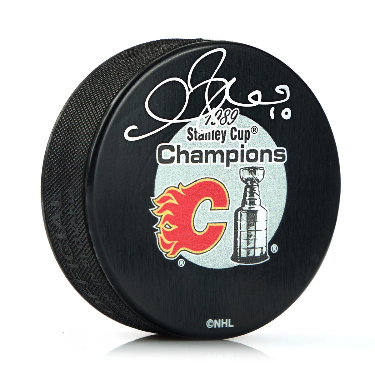 Gary Roberts Signed Calgary Flames 1989 Stanley Cup Puck product image 1, provided for visual reference and product detail